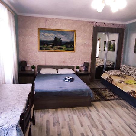 Міні Квартал Ξενοδοχείο Yahotyn Εξωτερικό φωτογραφία